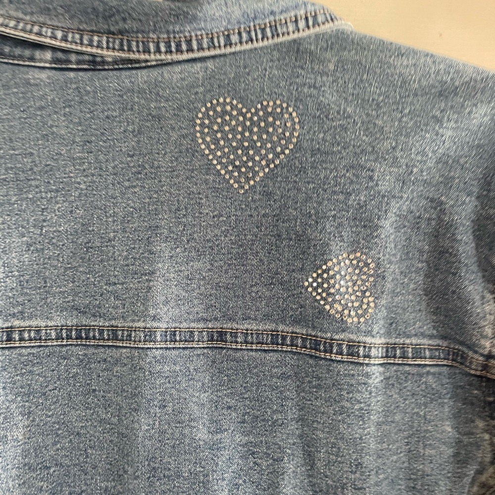 Quacker Factory Vintage Light Blue Denim Jacket with Rhinestone Hearts - Picture 5 of 7